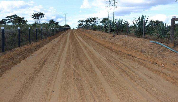Prefeitura de Caetité realiza melhorias em estradas vicinais do município