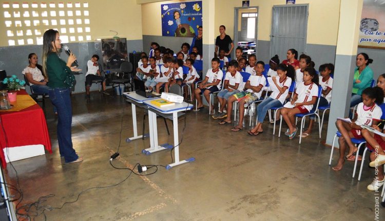 Alunos da Escola Dácio Oliveira participam de palestra sobre prevenção de doenças