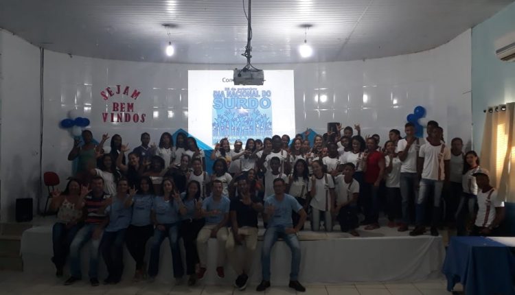 Colégios Zelinda e Nunila em Maniaçu celebram o Dia do Surdo