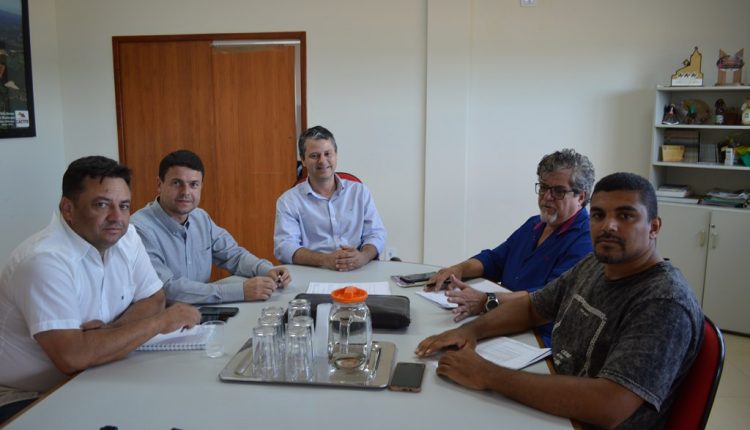 Prefeito Aldo Gondim recebe o sindicato dos servidores públicos em reunião